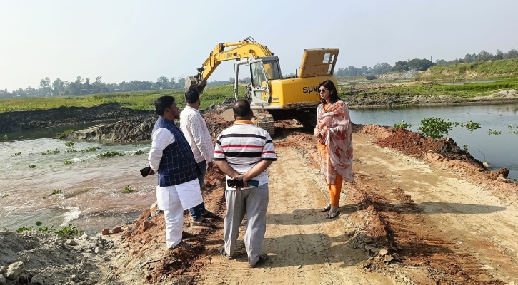 মির্জাপুরে নদীতে বাঁধ দিয়ে মাটি কাটায় ৩ লাখ টাকা জরিমানা